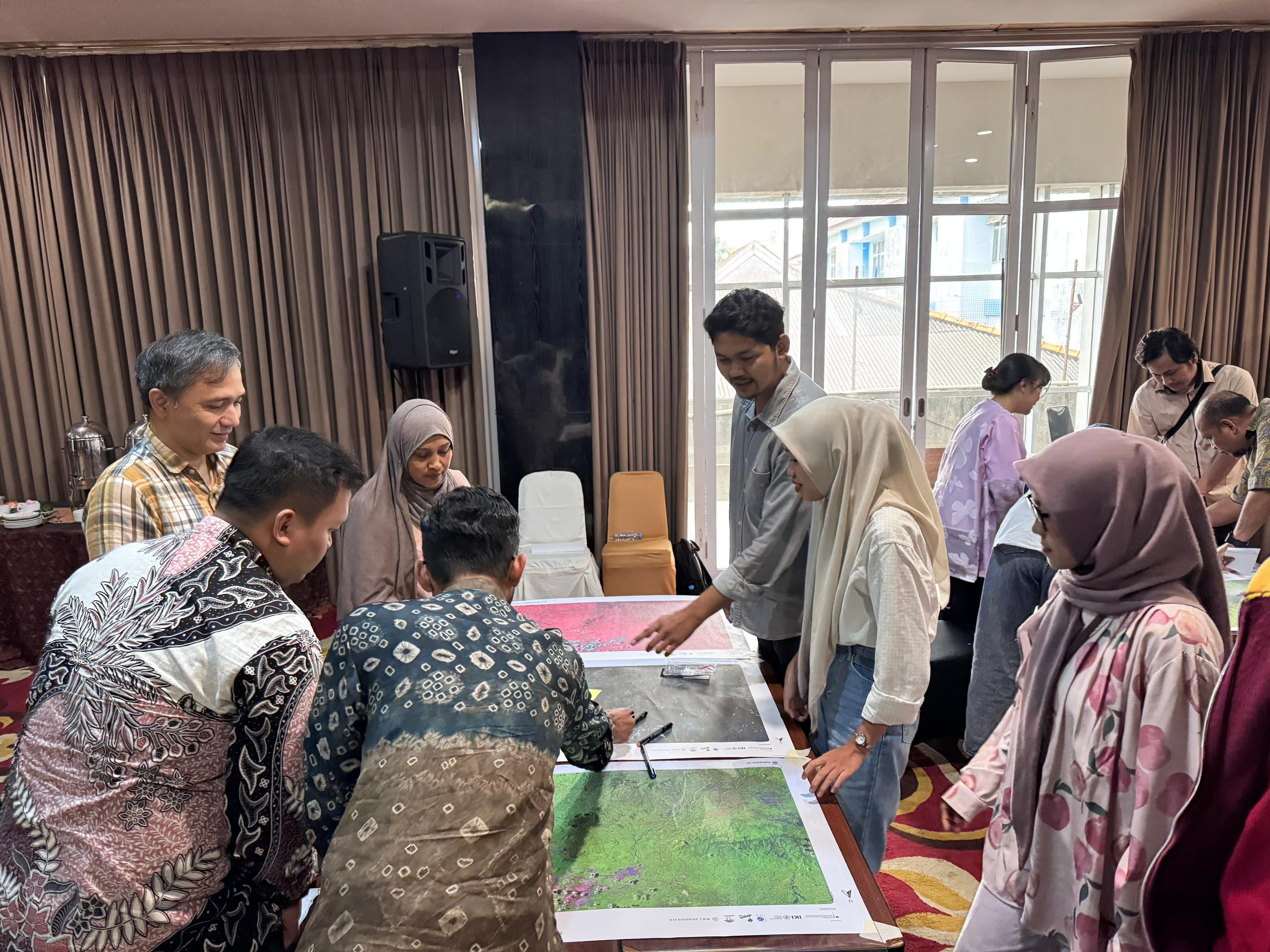 Karsa Bentala community interprets mapping images